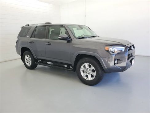 Used 2022 Toyota 4Runner SR5 Premium image 5
