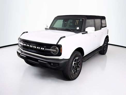 Used 2024 Ford Bronco Outer Banks AWD/4WD image 3