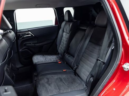 Used 2023 Mitsubishi Outlander SE image 23