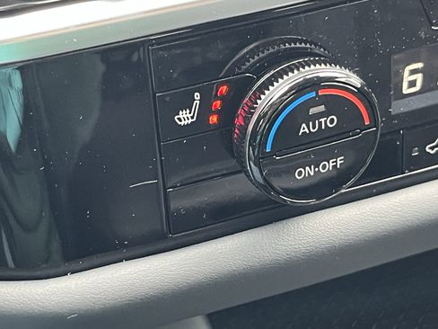 New 2025 Nissan Pathfinder SV w/ SV Premium Package image 32