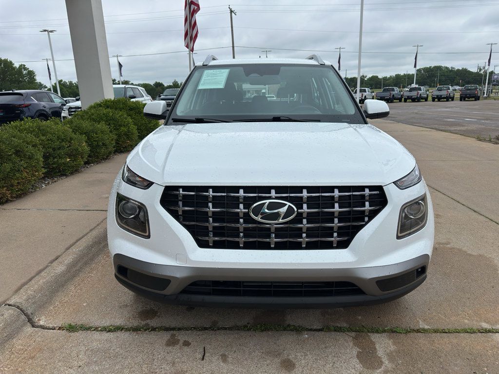 Used 2025 Hyundai Venue SEL FWD image 8