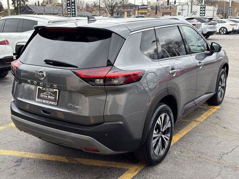 Used 2021 Nissan Rogue SV image 10