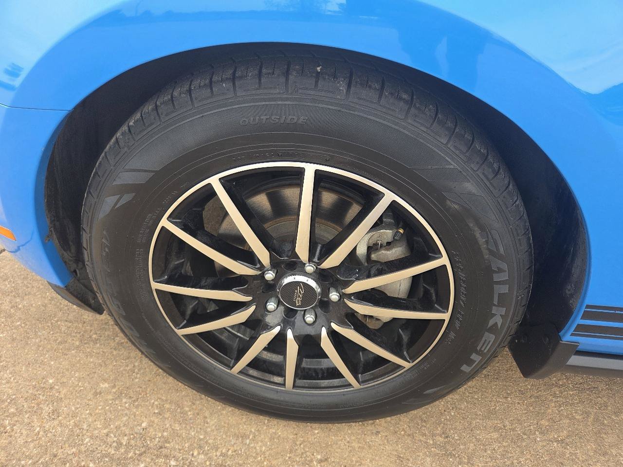 Used 2012 Ford Mustang Convertible RWD image 16