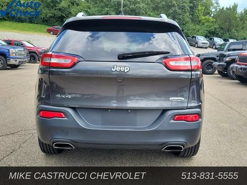 Used 2017 Jeep Cherokee Latitude w/ Cold Weather Group AWD/4WD image 4