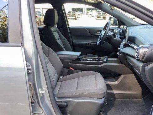 Certified 2025 Chevrolet Equinox LT FWD image 12