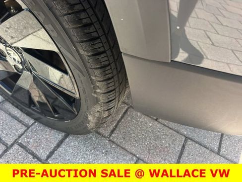 Certified 2024 Volkswagen Taos SE w/ Panoramic Sunroof Package AWD/4WD image 8