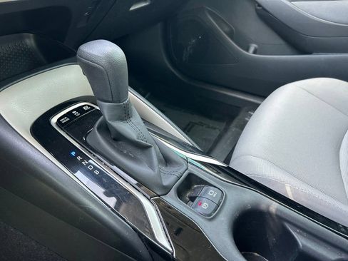 Used 2022 Toyota Corolla LE FWD image 32