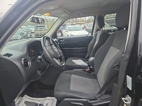 Used 2015 Jeep Patriot Latitude image 9