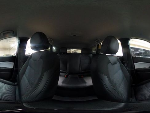 Used 2025 Chevrolet Trax LT FWD image 41