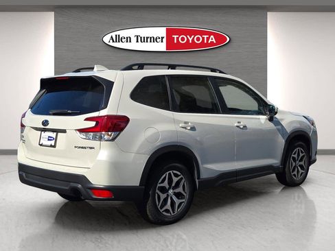 Used 2022 Subaru Forester Premium image 6