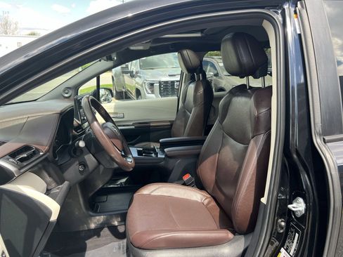 Used 2024 Toyota Sienna Platinum image 21