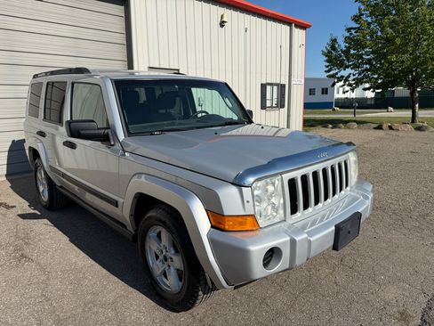 Used 2006 Jeep Commander 4WD image 3