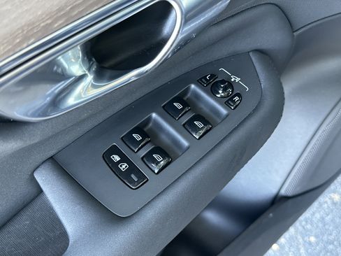 Used 2025 Volvo XC90 B6 Plus image 15