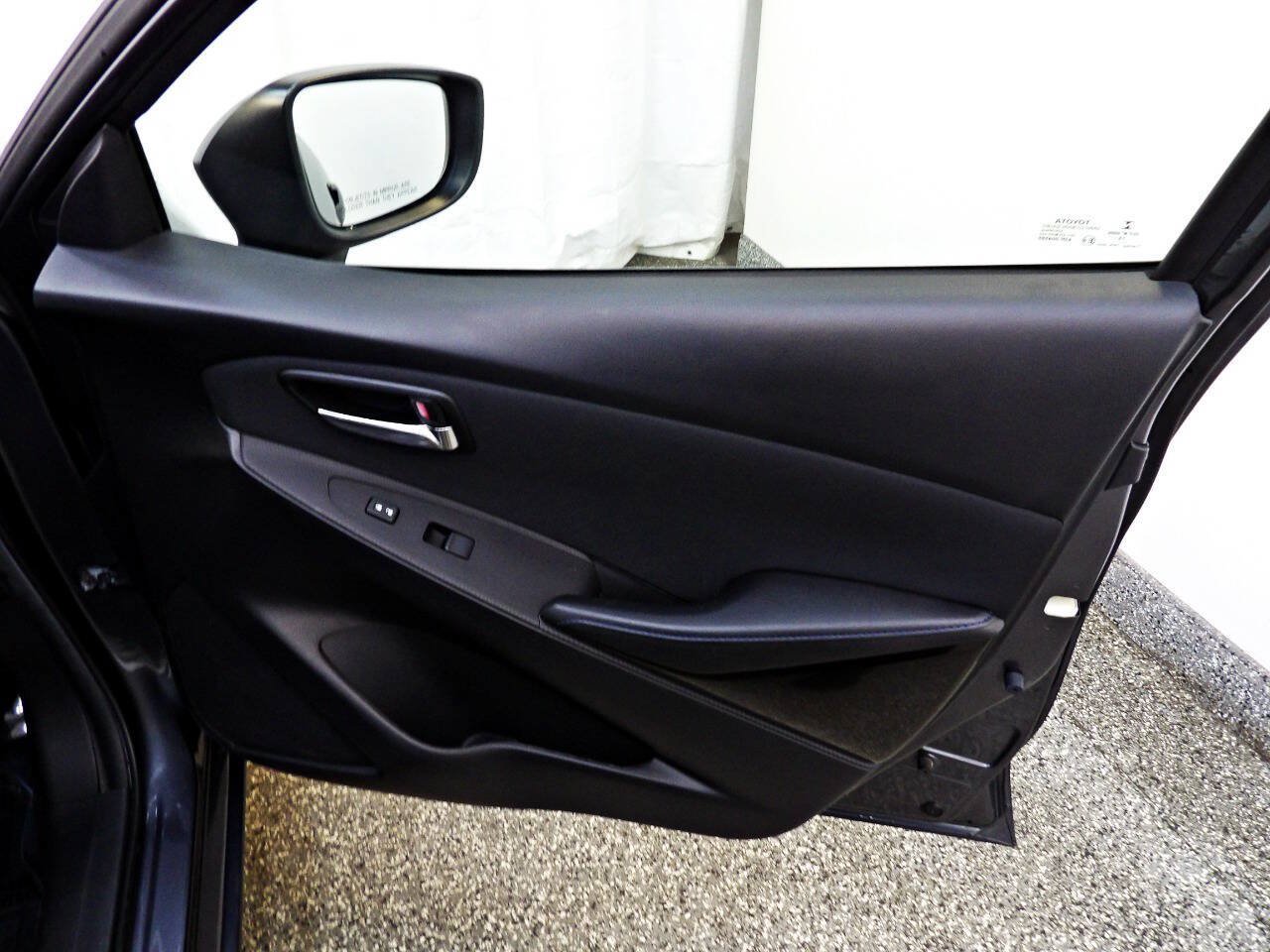 Used 2017 Toyota Yaris iA FWD image 11