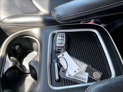 Used 2023 Chrysler Pacifica Touring-L FWD image 32