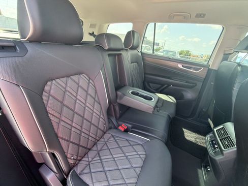 Used 2024 Volkswagen Atlas SEL Premium R-Line AWD/4WD image 31