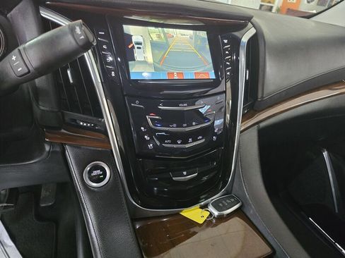 Used 2017 Cadillac Escalade ESV Premium Luxury image 27