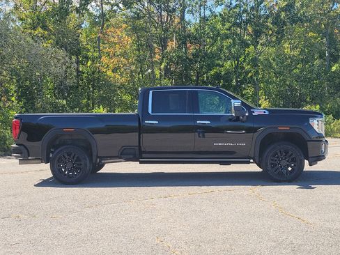 Used 2021 GMC Sierra 3500 Denali w/ Denali Black Diamond Edition AWD/4WD image 4