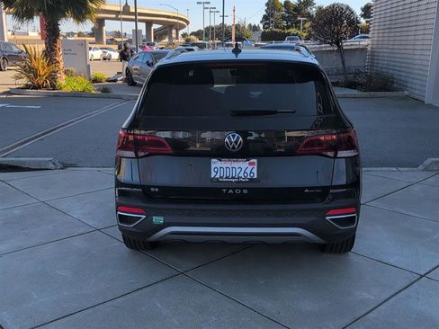 Used 2022 Volkswagen Taos SE image 5