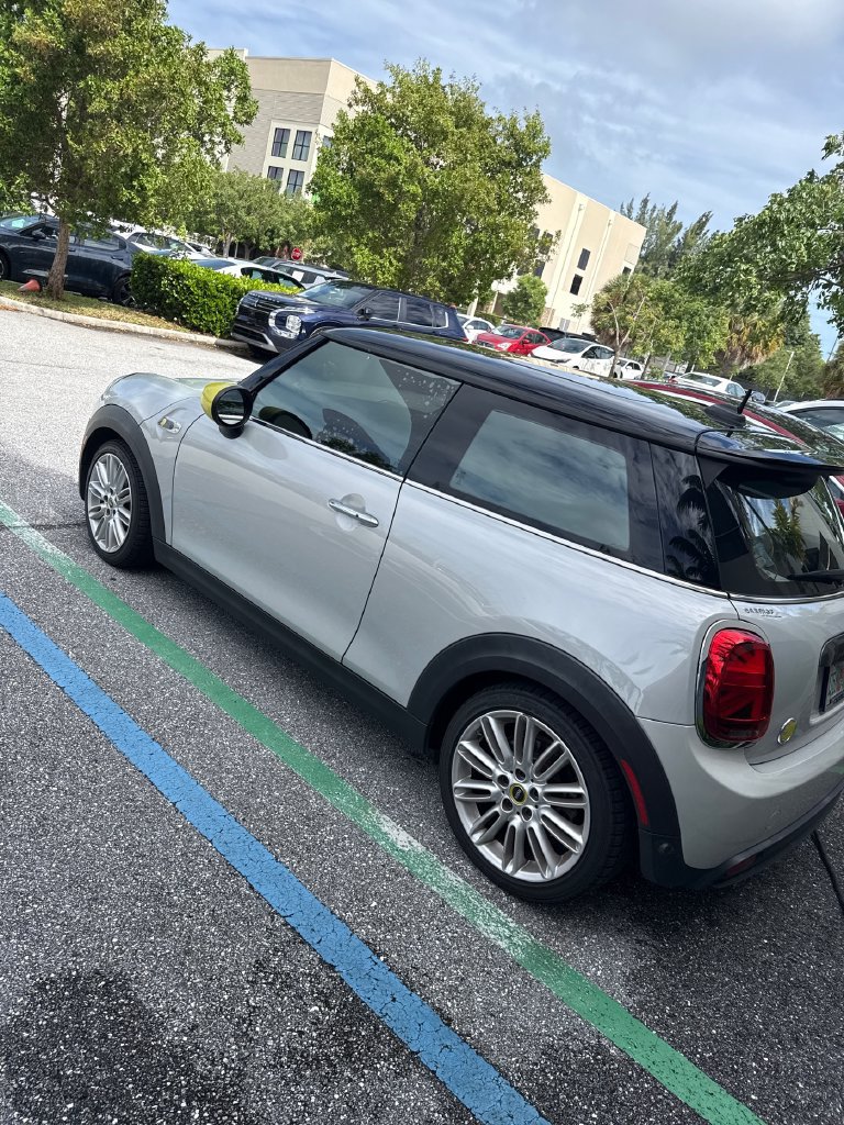 Used 2021 MINI Cooper SE w/ 6.5" Touchscreen Package FWD image 3