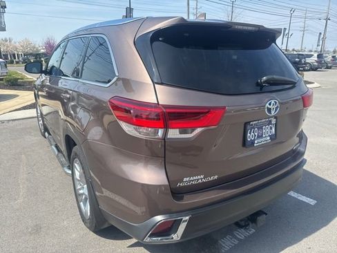 Used 2019 Toyota Highlander Limited image 2