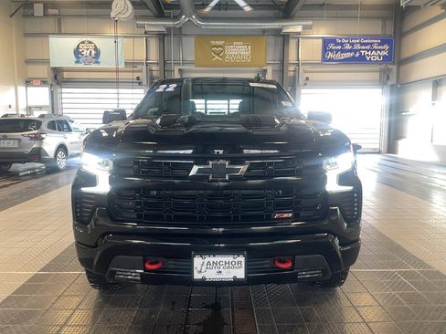 Used 2022 Chevrolet Silverado 1500 LT Trail Boss w/ Convenience Package II image 2