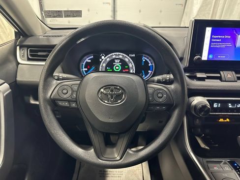 Used 2025 Toyota RAV4 XLE AWD/4WD image 18