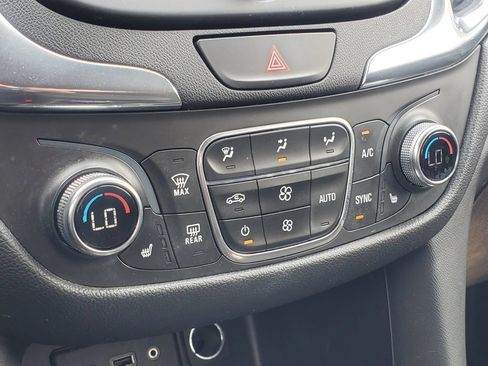 Used 2019 Chevrolet Equinox LT AWD/4WD image 18