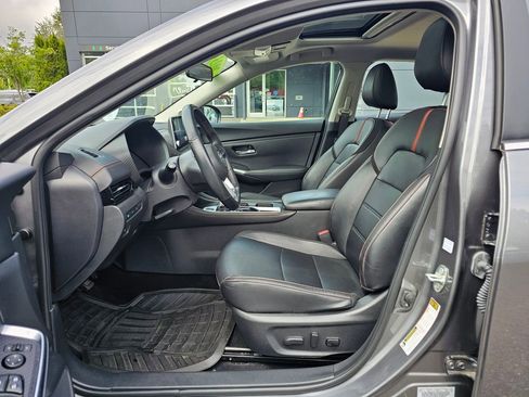 Used 2023 Nissan Sentra SR w/ SR Premium Package FWD image 17