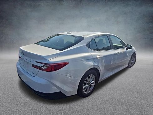 Used 2025 Toyota Camry LE FWD image 7