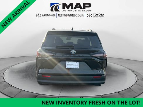 Used 2024 Toyota Sienna XLE image 5