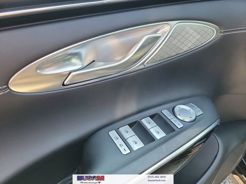 Used 2025 Genesis GV70 2.5T AWD/4WD image 12