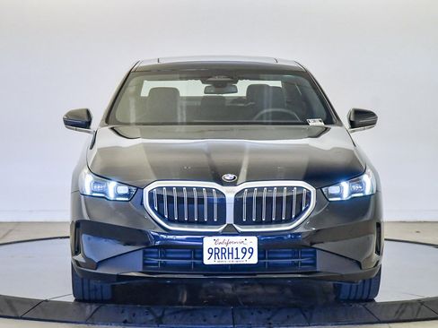 Used 2025 BMW 530i w/ Premium Package image 7