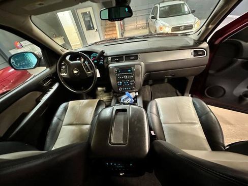 Used 2007 Chevrolet Suburban LT w/ LT Preferred Equipment Group AWD/4WD image 31