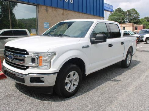 Used 2018 Ford F150 XLT w/ Trailer Tow Package RWD image 3