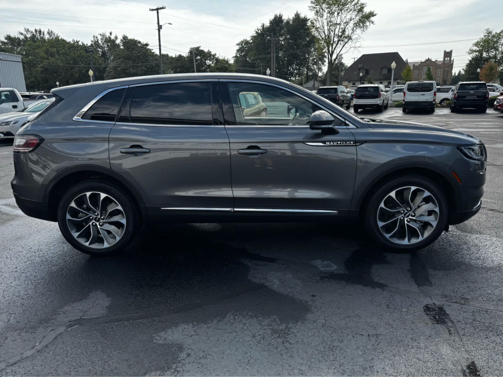 Used 2023 Lincoln Nautilus Reserve AWD/4WD image 13