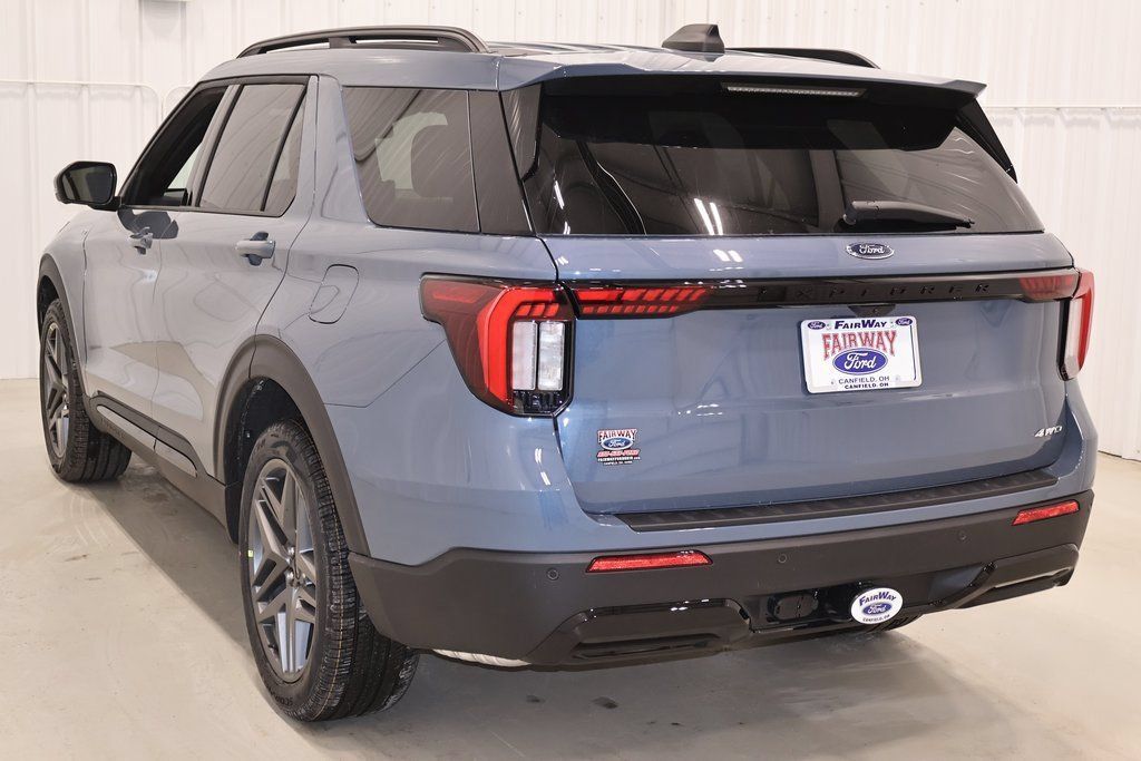 New 2026 Ford Explorer ST-Line w/ ST-Line Street Pack AWD/4WD image 7