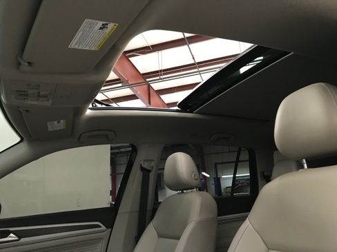 Used 2022 Volkswagen Atlas SE w/ Panoramic Sunroof Package FWD image 10