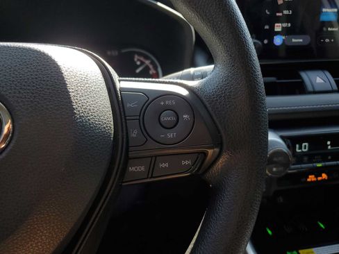 Used 2025 Toyota RAV4 XLE FWD image 21