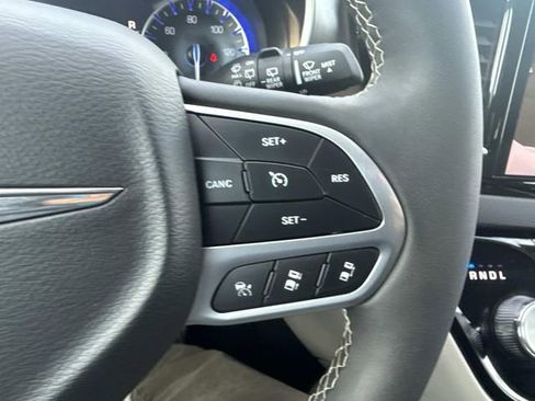 Used 2024 Chrysler Pacifica Touring-L image 28