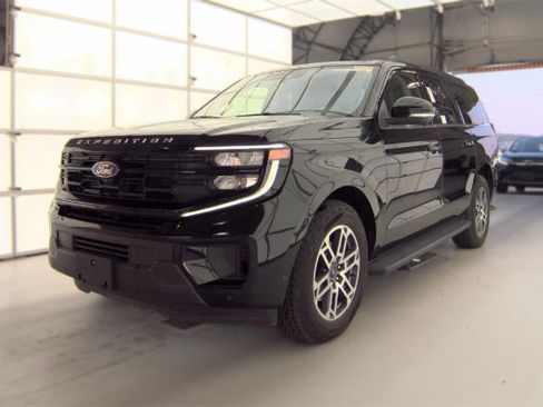 Used 2025 Ford Expedition Max Active AWD/4WD image 3