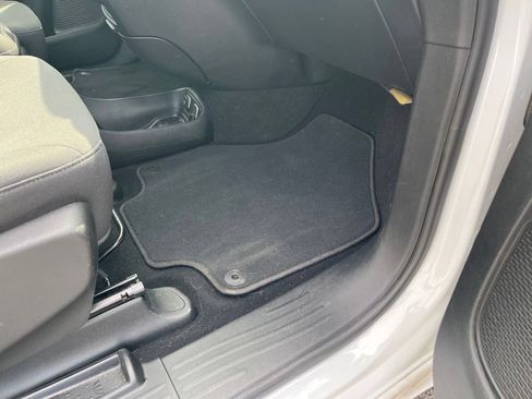 Used 2019 Chrysler Pacifica Touring Plus w/ Advanced Safetytec Group FWD image 9