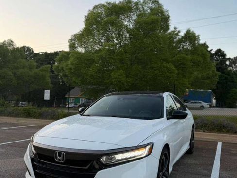Used 2019 Honda Accord Sport image 3