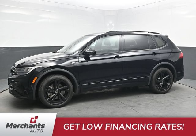 Used 2024 Volkswagen Tiguan SE R-Line AWD/4WD image 3