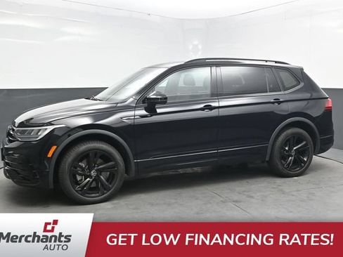 Used 2024 Volkswagen Tiguan SE R-Line AWD/4WD image 3