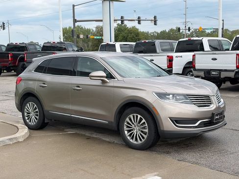 Used 2018 Lincoln MKX Select w/ Select Plus Package AWD/4WD image 7