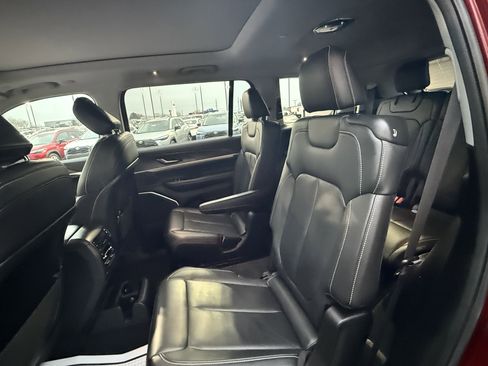 Used 2022 Jeep Grand Cherokee L Limited w/ Black Appearance Package image 12