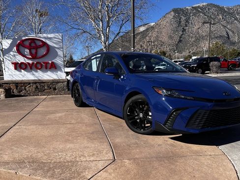 Certified 2025 Toyota Camry SE image 1