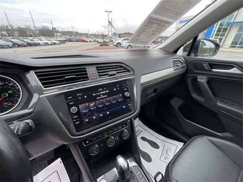 Used 2019 Volkswagen Tiguan SE image 18