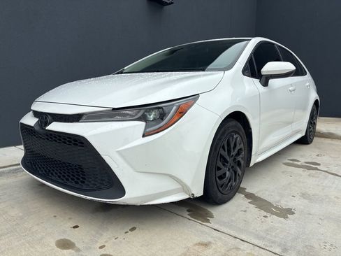 Used 2020 Toyota Corolla LE FWD image 1